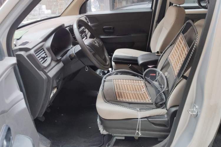 Used Wuling Hongguang V 2019 1.5L Jingqu Version China VI LAR