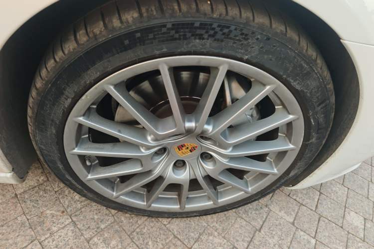 Used Porsche Panamera 2014 Panamera S Executive 3.0T Right Front Wheel Hub