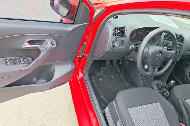 Used Volkswagen Polo 2014 1.4L Manual Fashion Edition Driver Seat