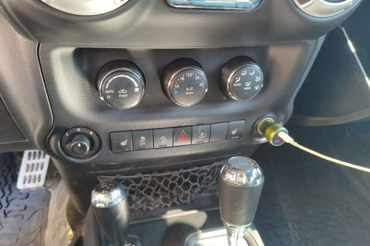 Used Jeep Wrangler 2015 3.6L Rubicon Four-Door Comfort Edition
