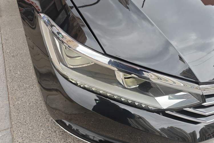 Used Volkswagen Magotan 2018 Facelift 330TSI DSG Luxury Model Right Front Headlight