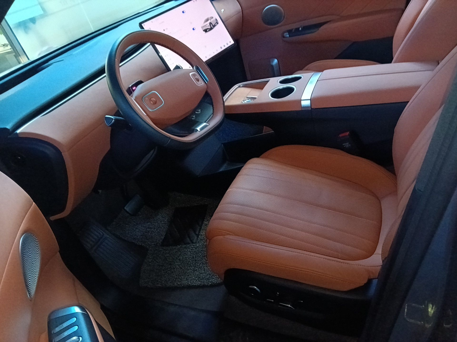 المقاعد الأمامية داخل السيارة