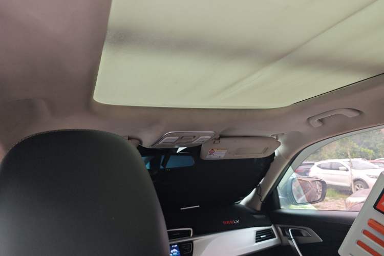 Used Geely Auto Emgrand X7 Sport 2018 1.8TD Automatic Two-Wheel Drive Smart 4G Connected Version Headliner