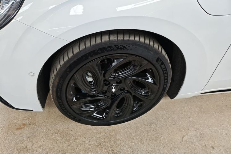 Used ORA Lightning Cat 2022 555 km Luxury Edition
