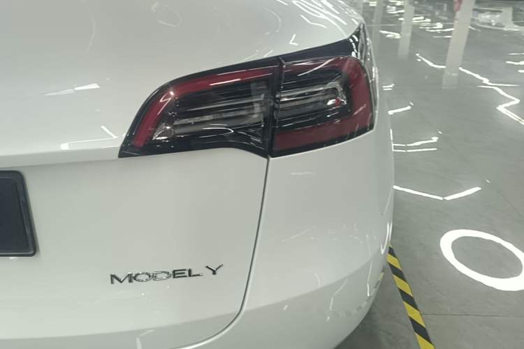 Used Tesla Model Y 2021 Long-Range All-Wheel-Drive Version