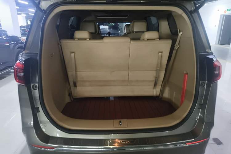 Used Buick GL8 2021 ES Land Cruiser 653T Luxury Edition Trunk