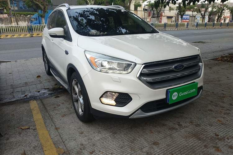 Used Ford Kuga 2018 EcoBoost 180 Two-Wheel-Drive Luxury Wing Edition Front Right 45 Deg