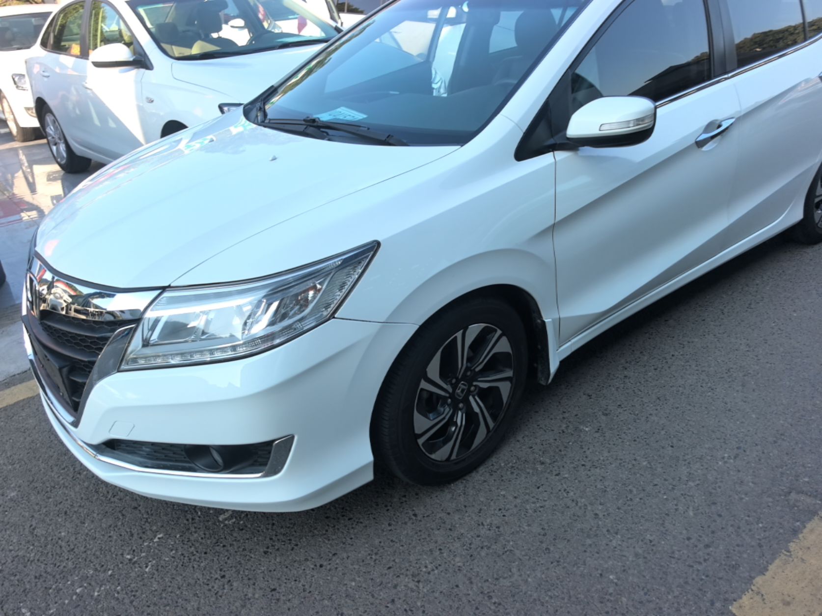Unter der Vorderseite des Autos