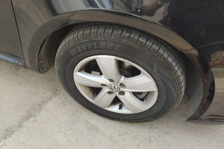 Used Volkswagen Lavida 2011 1.6L Manual Joy Version Right Front Wheel Hub