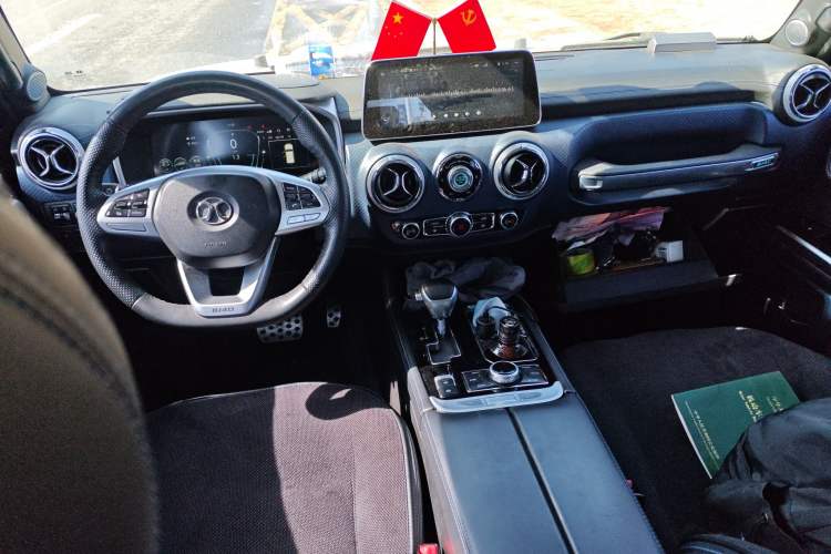 Used BAIC Off-Road BJ40 2019 2.3T Automatic Four-Wheel Drive Urban Hunter Edition Premium Model China VI Emission Standard Center Console