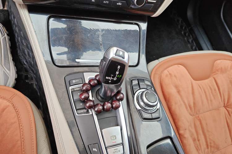 Used BMW 5 Series 2013 525Li Leading Model
