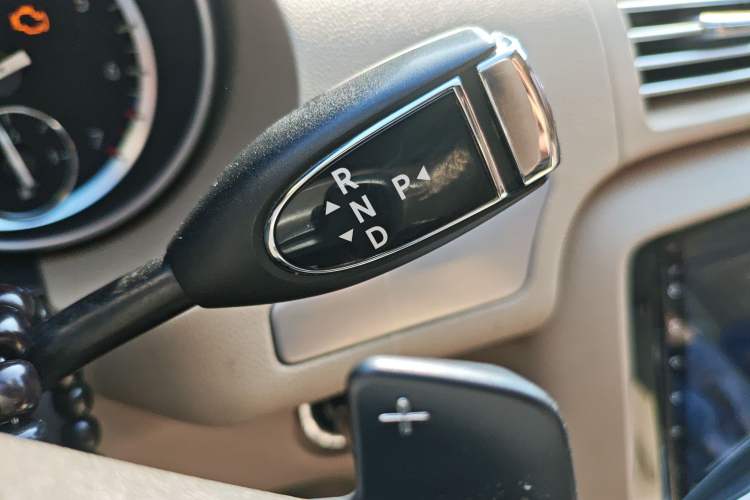 Used Mercedes-Benz R-Class 2011 R 300 L Business Model