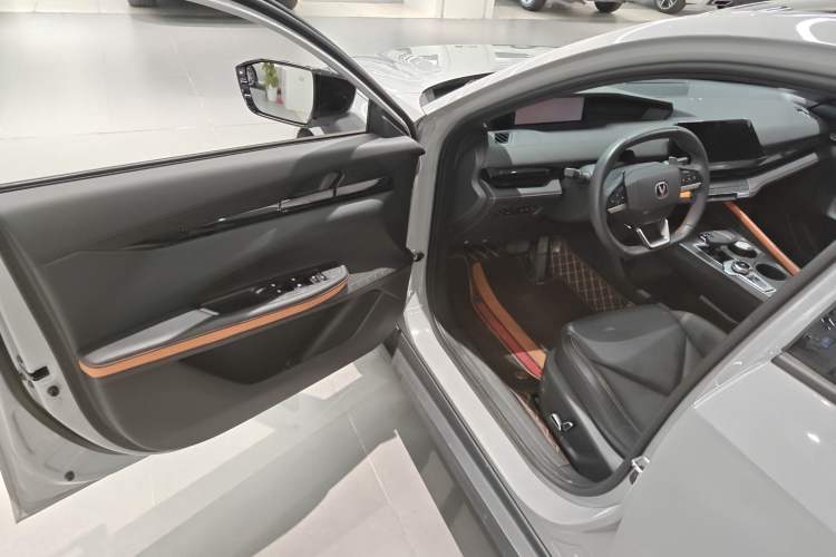 Used CHANGAN UNI-V 2022 1.5T Prestige Version
