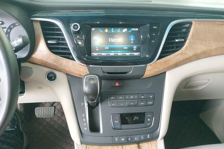 Used Buick GL8 2018 ES 28T Comfort Model China VI Standard