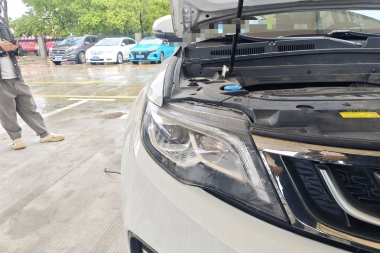 Used Geely Auto Emgrand X7 Sport 2020 1.8TD DCT Two-Wheel Drive Smart Connect 4G-Enabled Version Right Front Headlight
