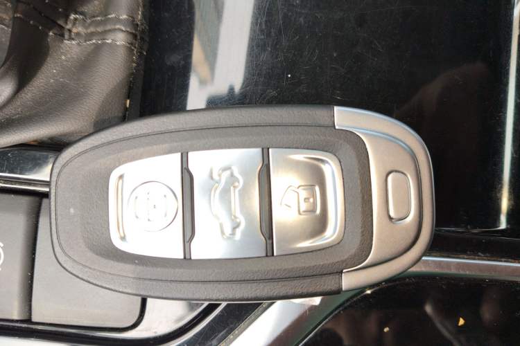 Used Hongqi E-QM5 2023 Base Travel Edition
