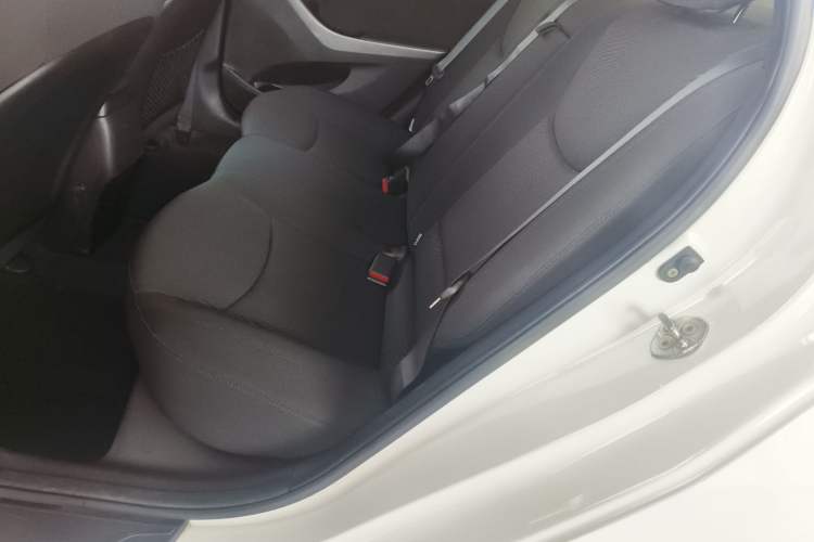 Used Hyundai Elantra (5th Generation / Langdong) 2015 1.6L Automatic Leading Model Left Rear Seat