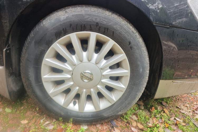 Used Nissan Teana 2004 230JM (Sunroof Version) Right Front Wheel Hub