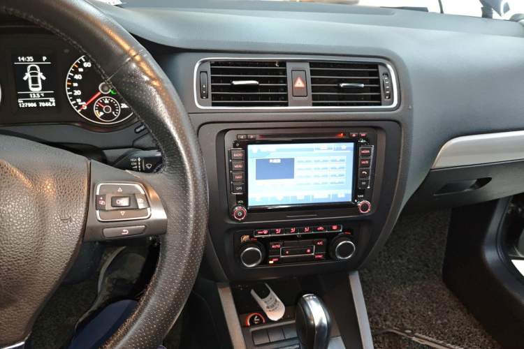 Used Volkswagen Sagitar 2014 Revised Version 1.4TSI Automatic Luxury Edition
