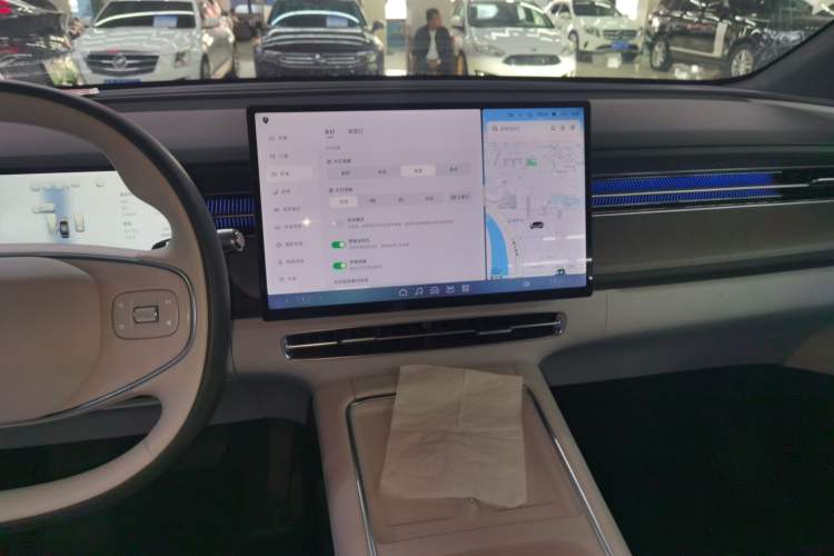 Used XPeng G6 2025 625 Long-Range Max Flagship Edition Audio And AC Panel