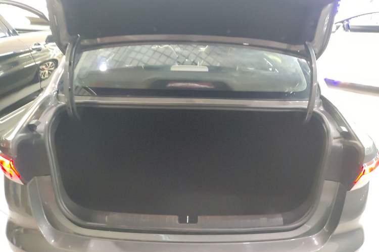 Used Geely Auto Emgrand 2022 4th Generation 1.5L CVT Flagship Model
