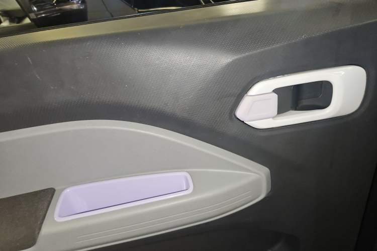 Used Chery New Energy QQ Ice Cream 2022 170km Sundae Phosphate Lithium-Ion