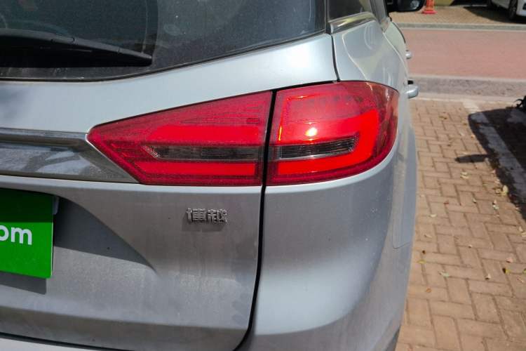 Used Geely Auto Emgrand X7 Sport 2016 1.8TD Automatic Smart Connectivity Version Exterior 3