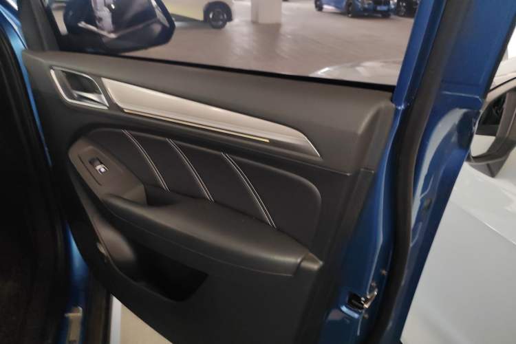 Used Roewe RX5 New Energy 2017 eRX5 50T Hybrid Connected Prestige Flagship Edition