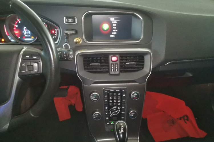 Used Volvo V40 2016 T4 Smart Luxury Edition