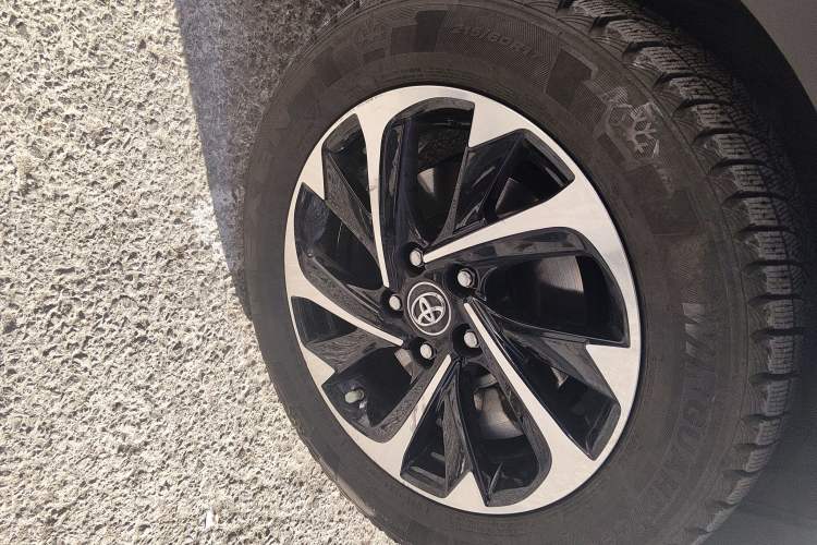 Used Toyota IZOA 2018 2.0L Yichi Version China VI Standard
