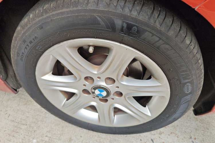 Used BMW 1 Series 2012 116i Leading Model Right Front Wheel Hub