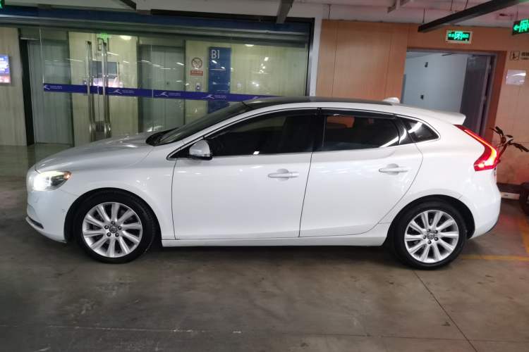 Used Volvo V40 2013 2.0T Zhiya Edition