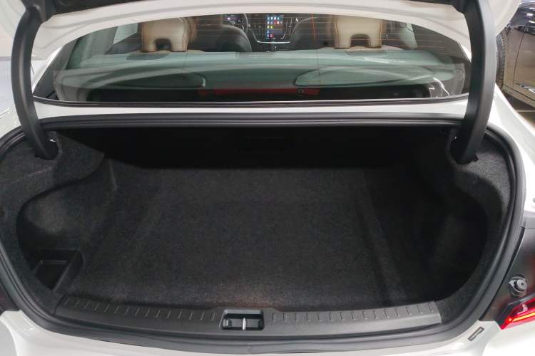 Used Volvo S60 2024 B4 Zhiyi Luxury Edition
