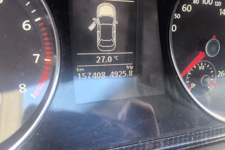 Used Volkswagen Magotan 2012 Revised Version 1.8TSI Leading Edition Odometer Close Up