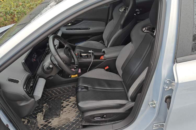 Used GAC Trumpchi EMPOW 2023 400T Automatic R PRO Left Front Seat