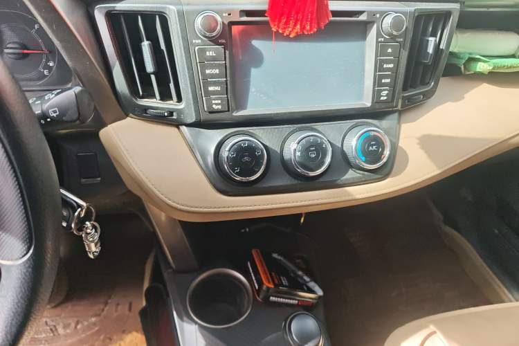 Used Toyota RAV4 2013 2.0L CVT Two-Wheel Drive Urban Edition
