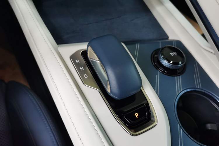 Used Zeekr 001 2024 WE Edition 95 kWh All-Wheel Drive Gear Lever