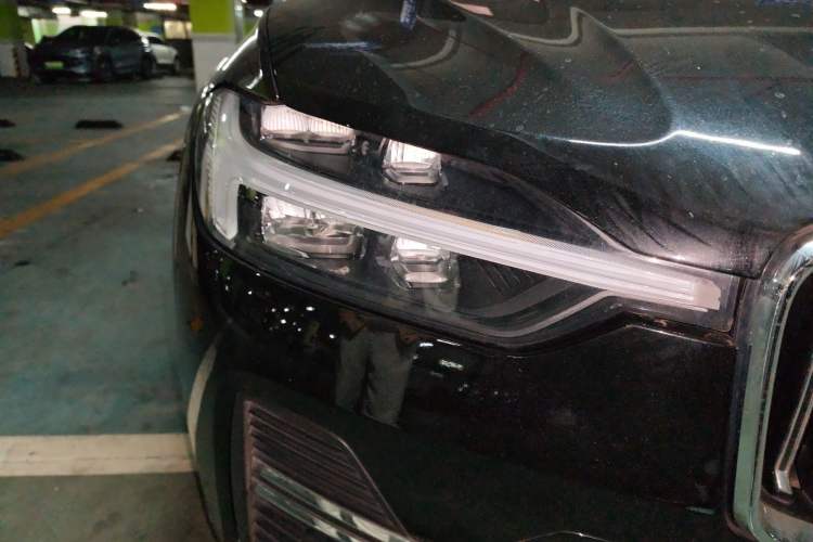 Used Volvo XC60 2023 B5 4x4 Smart Luxury Edition Right Front Headlight