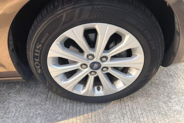 Used Ford Escort 2015 1.5L Automatic Fashion Model
