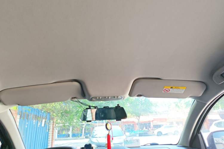 Used Venucia T70 2016 2.0L CVT Smart Choice Edition
