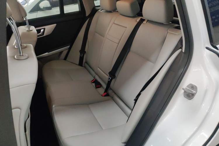 Used Mercedes-Benz GLK-Class 2013 GLK 300 4MATIC Dynamic Sunroof Model