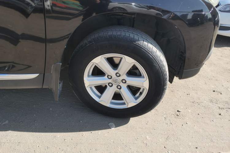 Used Toyota Highlander 2013 2.7L Two-Wheel Drive 5-Seater Purple Gold Edition
