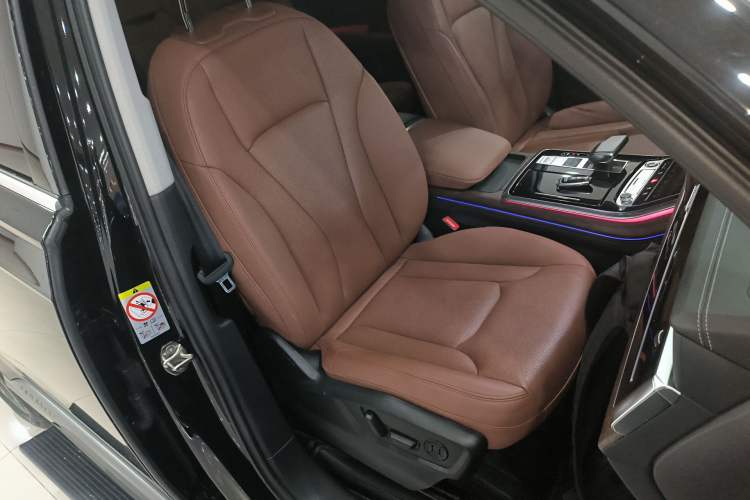 Used Audi Q7 2022 55 TFSI quattro S line Sport model Right Front Seat