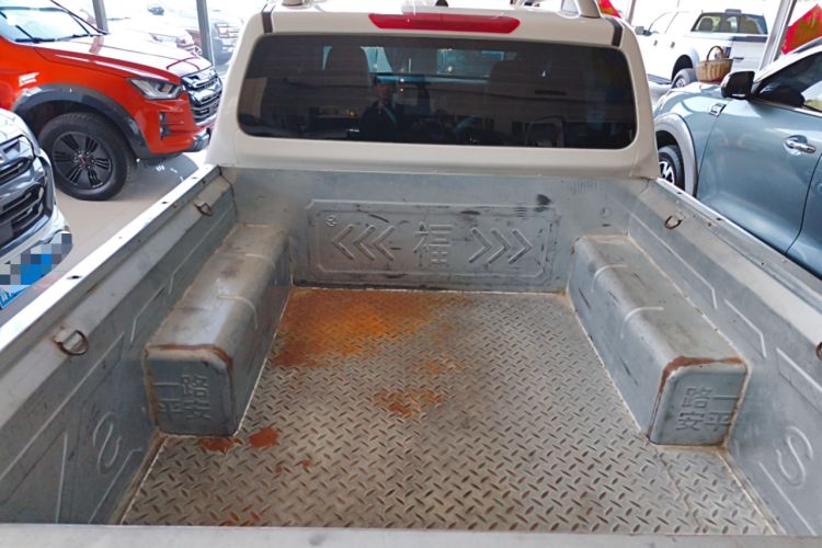 Used Nissan Navara 2021 2.5L Automatic 4x4 Premium Version QR25 Trunk