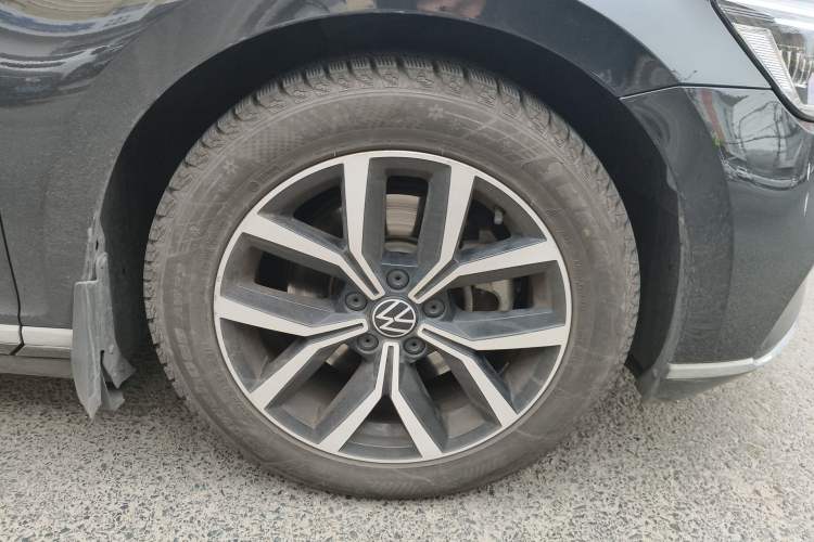 Used Volkswagen Magotan 2020 330TSI DSG Leading Model Right Front Wheel Hub