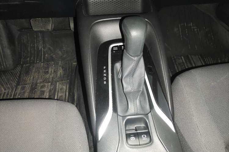 Used Toyota Levin 2019 Dual-Engine 1.8H E-CVT Luxury Edition China VI Standard Gear Lever