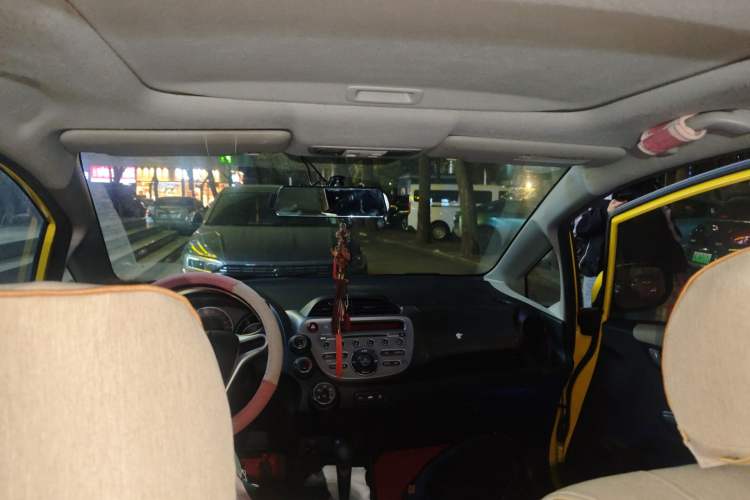 Used Honda Fit 2011 1.5L Automatic Luxury Edition Headliner