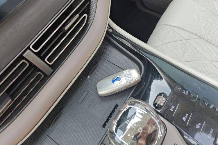 Used Denza D9 2022 DM-i 970 Four-Wheel Drive Flagship Model