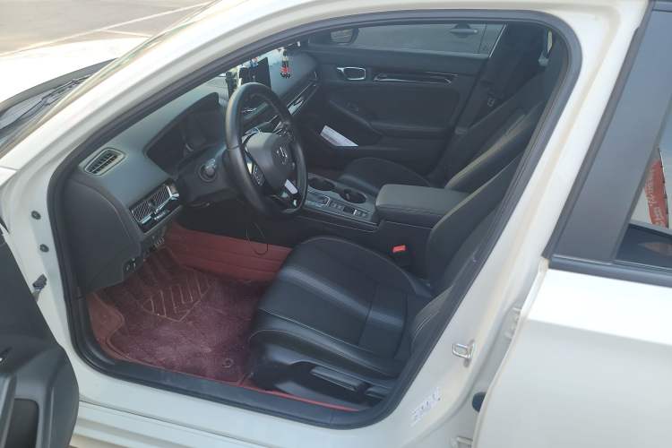 Used Honda Civic 2022 240TURBO CVT Dynamic Edition Left Front Seat