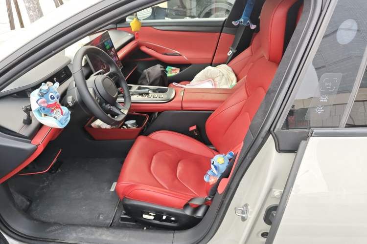 Used Xiaomi Auto SU7 2024 Four-Wheel Drive Ultra-Long Range Advanced Intelligent Driving Max Edition
